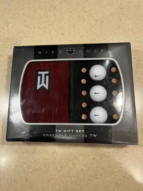 N91917 Nike Vintage 01 Golf Tiger Woods Gift Box Set With Embroidered Tw Towel-balls-tees