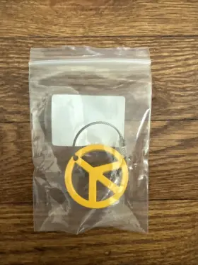 104814 Scotty Cameron Key Fob Peace Sign Yellow Rubber-coated Metallic Titleist Nib