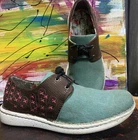 Justin Womans Shoe JL141 7M Fabric Upper Turquoise And Brown With Pink Stitch Pre-owned. Price: $24.99.
